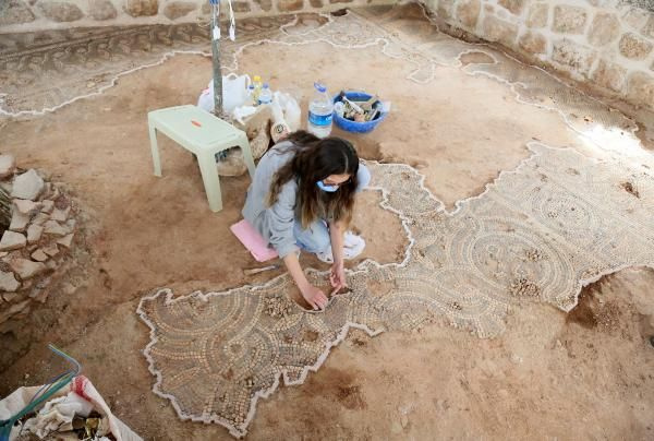 Tuvalet için kazıldı! Antalya'da cami avlusunda ortaya çıkanları gören şaştı kaldı