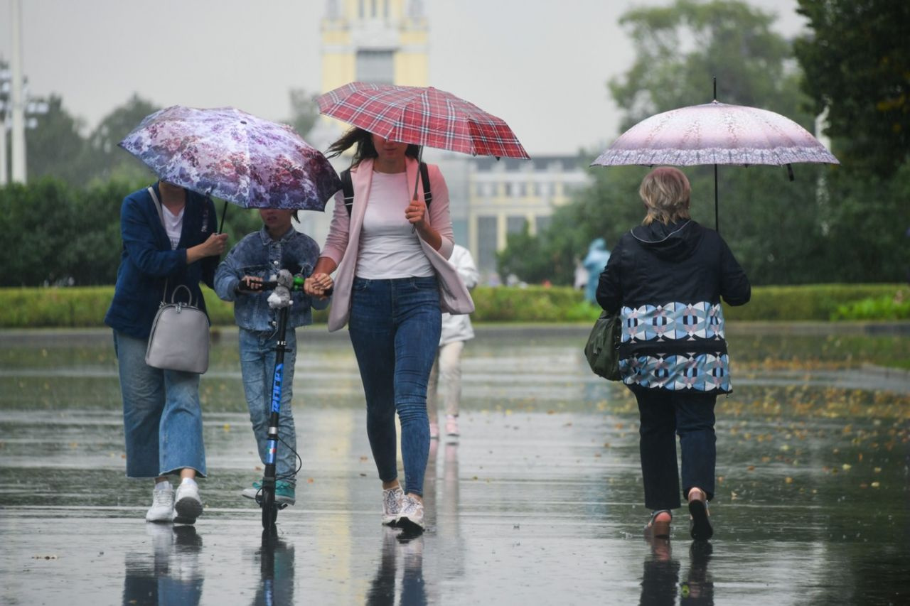 30 небольшой дождь. Небольшой дождь. Дождливый день. Москва дождик.