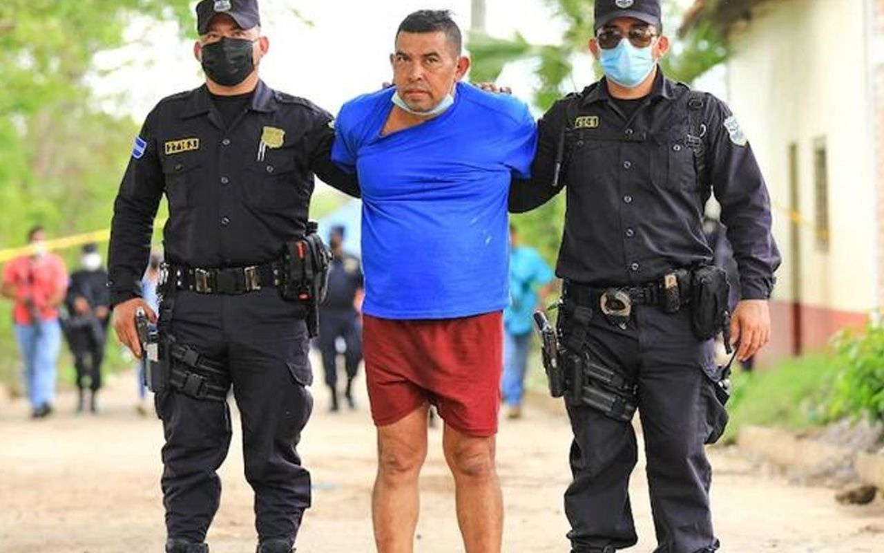 El Salvador'da dünyanın kanını donduran cinayet zinciri: Öldürüp bahçesine gömmüş!