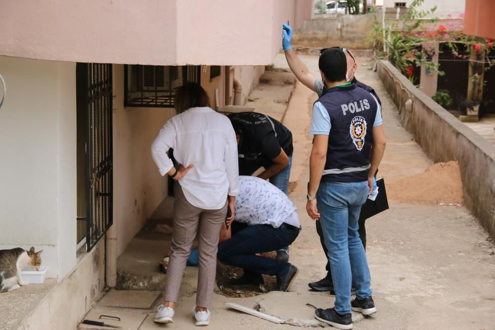 Antalya'da gözyaşlarına boğuldu! Pencere korkuluklarına astılar: Gözdağı gibi geldi