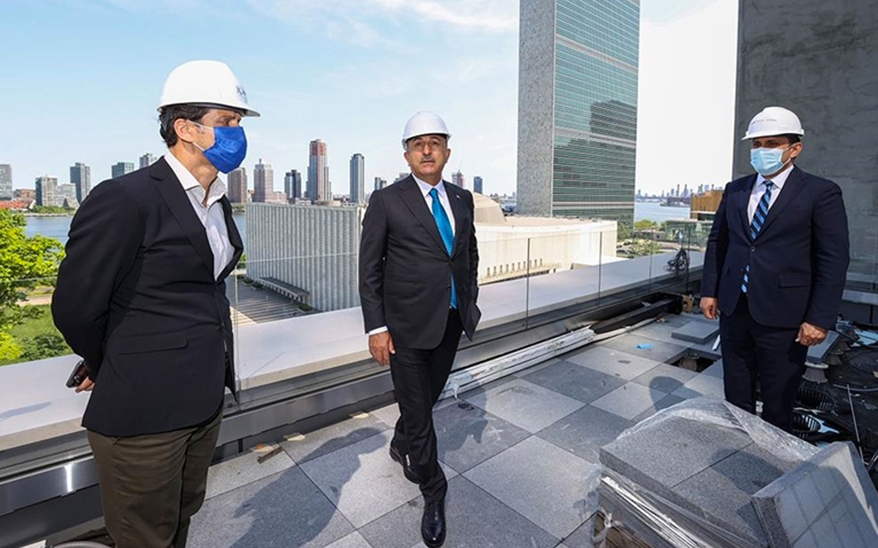 Bakan Çavuşoğlu New York'ta yapımı bitmek üzere olan Türkevi binasını gezdi