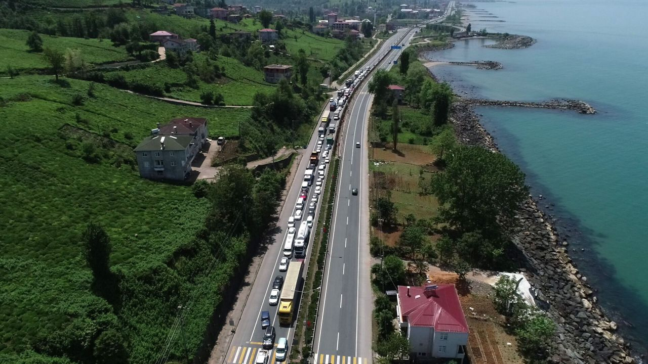 Yevmiye fiyatını duyan gelmek istiyor! Çay göçü ile 30 bin kişi giriş yaptı Rize valisi uyardı