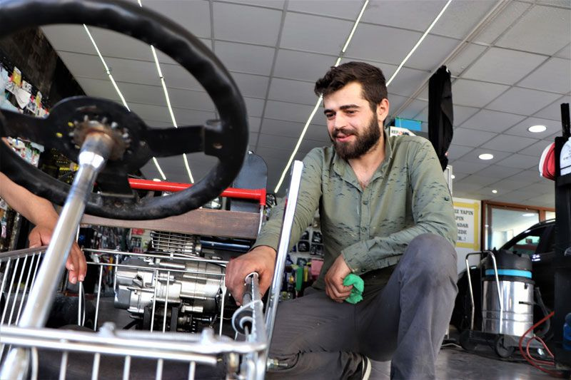 Samsunlu otomobil tamircisi yaptı alışveriş sepetinden araba yaptı 120 km hızla gidiyor