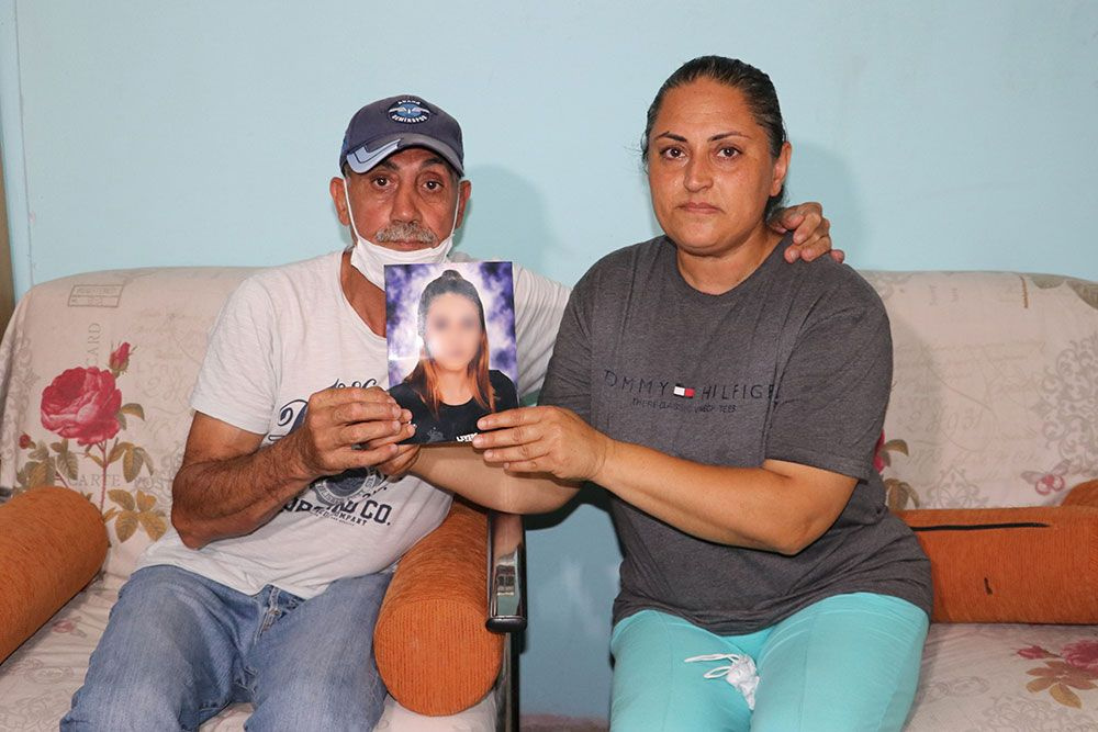 18 yaşındaki kız ailesinin fakirliğinden utanıp evi terketti! Anne ve baba ağlayarak yalvardı