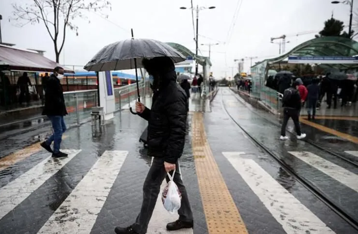 Meteoroloji saat verip uyardı! Türkiye sağanak yağış ve fırtınanın etkisine giriyor