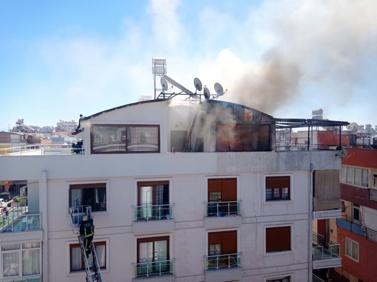 Antalya'da çığlık atınca yangını fark etti! Görünce gözyaşlarına boğuldu