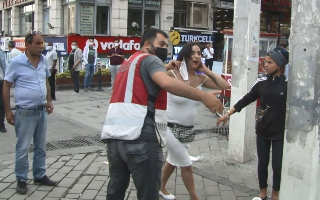 İstanbul Taksim Meydanı'nda Faslı kadın soyundu! Gözaltı için iğrençlik yaptı