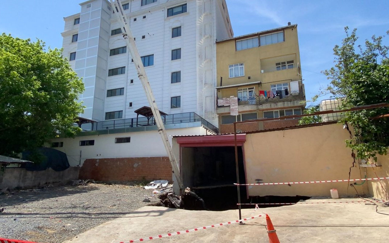 Ümraniye'de garaj çöktü: 2 bina boşaltıldı