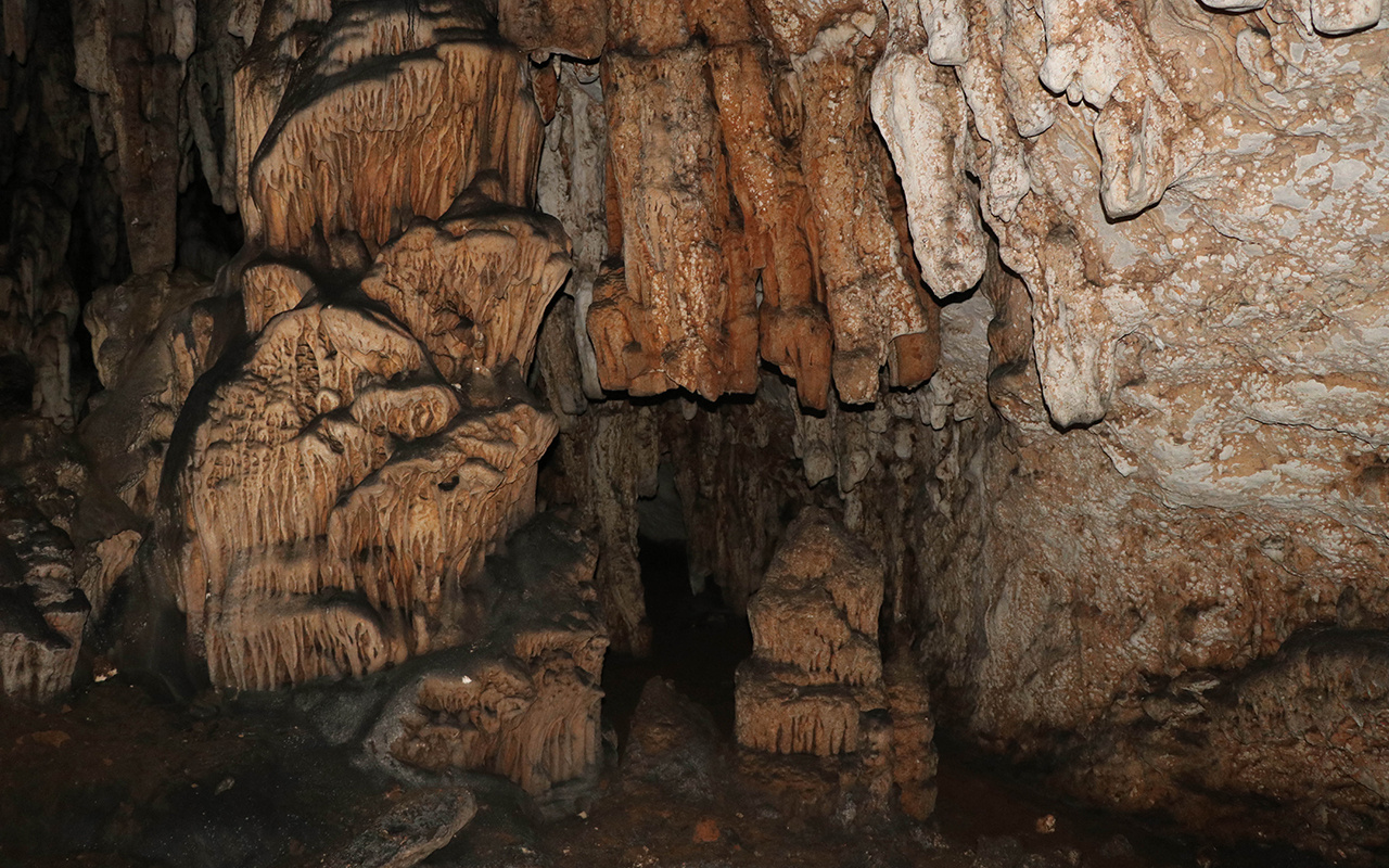 Diyarbakır'daki gizemli mağara definecilerin talanına uğradı