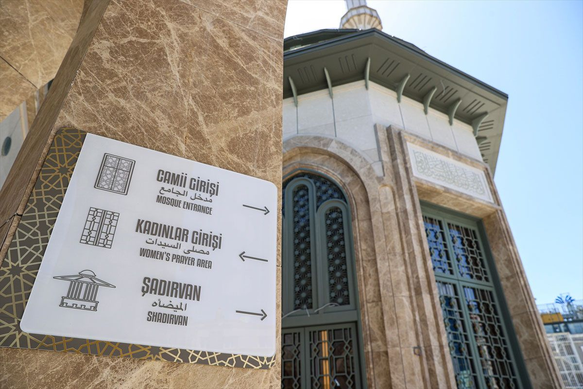 İstanbul Taksim Camii açıldı işte 4 bin kişilik Taksim cami içinden görüntüler