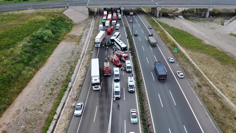 Kocaeli TEM'de otobüsler çarpıştı! Giresun'da 'katil kamyonet' tünelde 2 can aldı