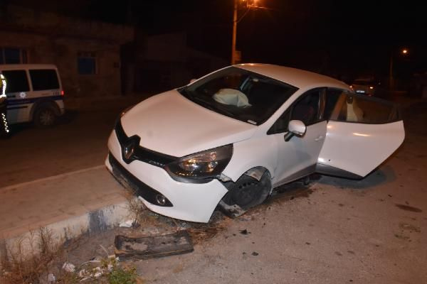 İzmir'de alkollü kadın sürücü polislerin üzerine araç sürdü! Kaza yapınca yakalandı