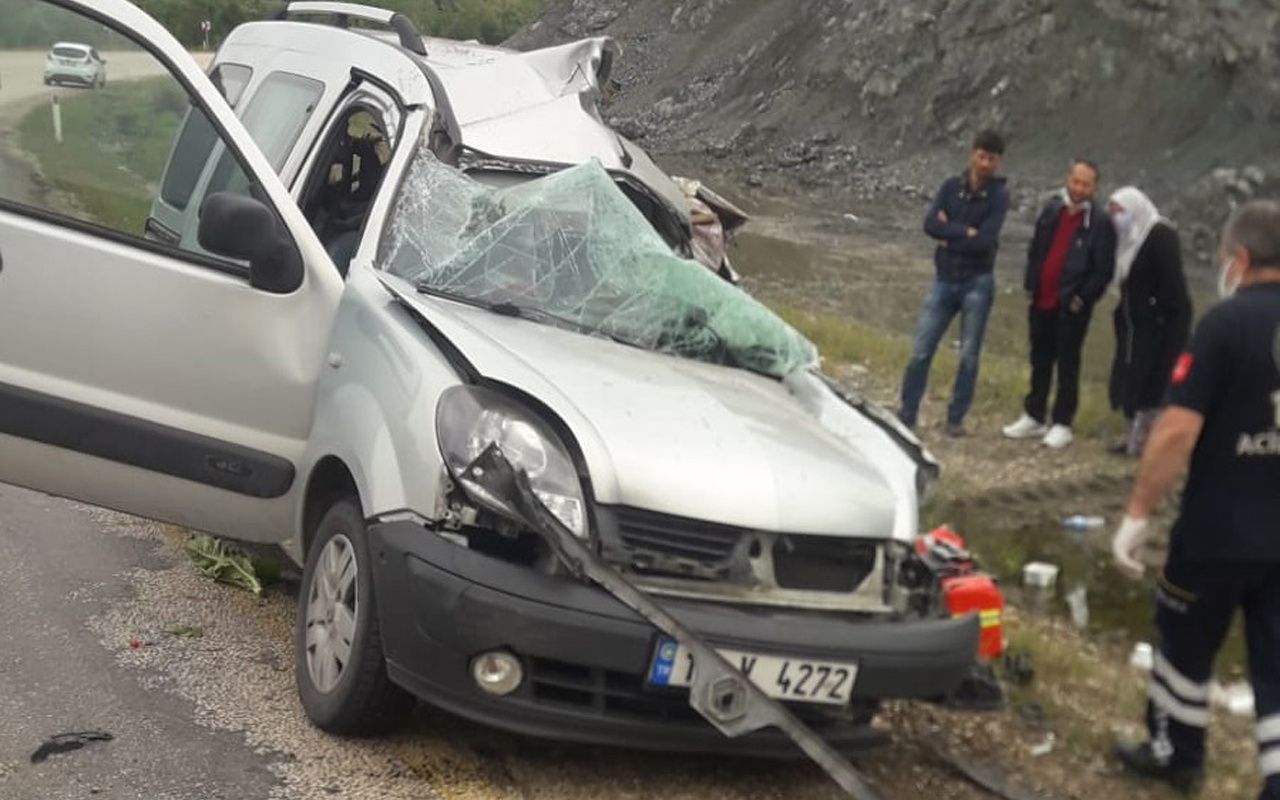Bursa'da kamyonet ve otomobil kafa kafaya çarpıştı: Ölü ve yaralılar var