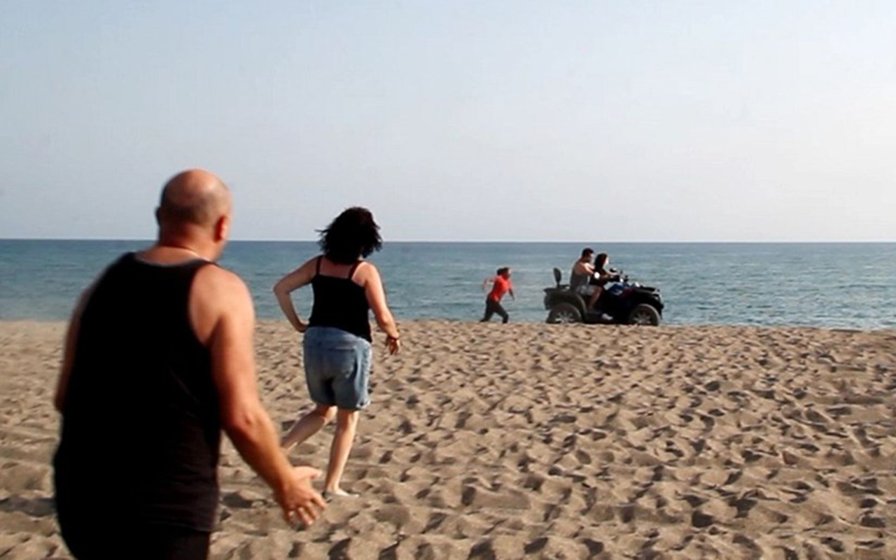 Antalya'da rezil görüntü! Caretta yuvalama alanına ATV ile daldılar
