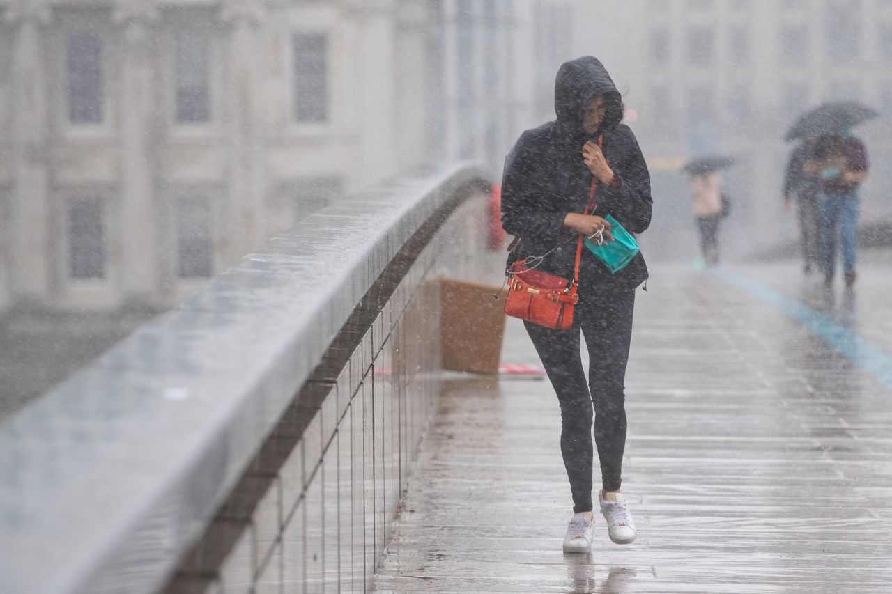 Meteoroloji uyardı: İstanbul, Ankara ve İzmir ve birçok şehirde sağanak yağış