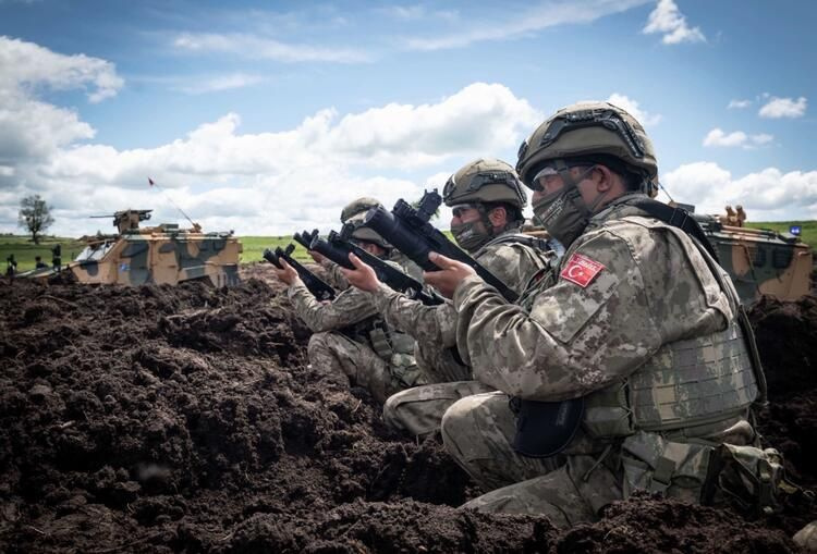Putin'i çıldırtan dev NATO tatbikatı başladı... Komuta Türk askerinde!