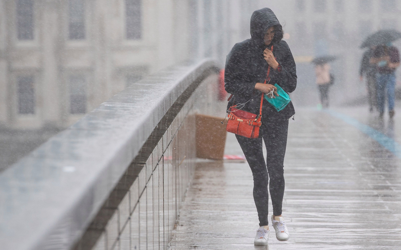 Meteoroloji uyardı: İstanbul, Ankara ve İzmir ve birçok şehirde sağanak yağış