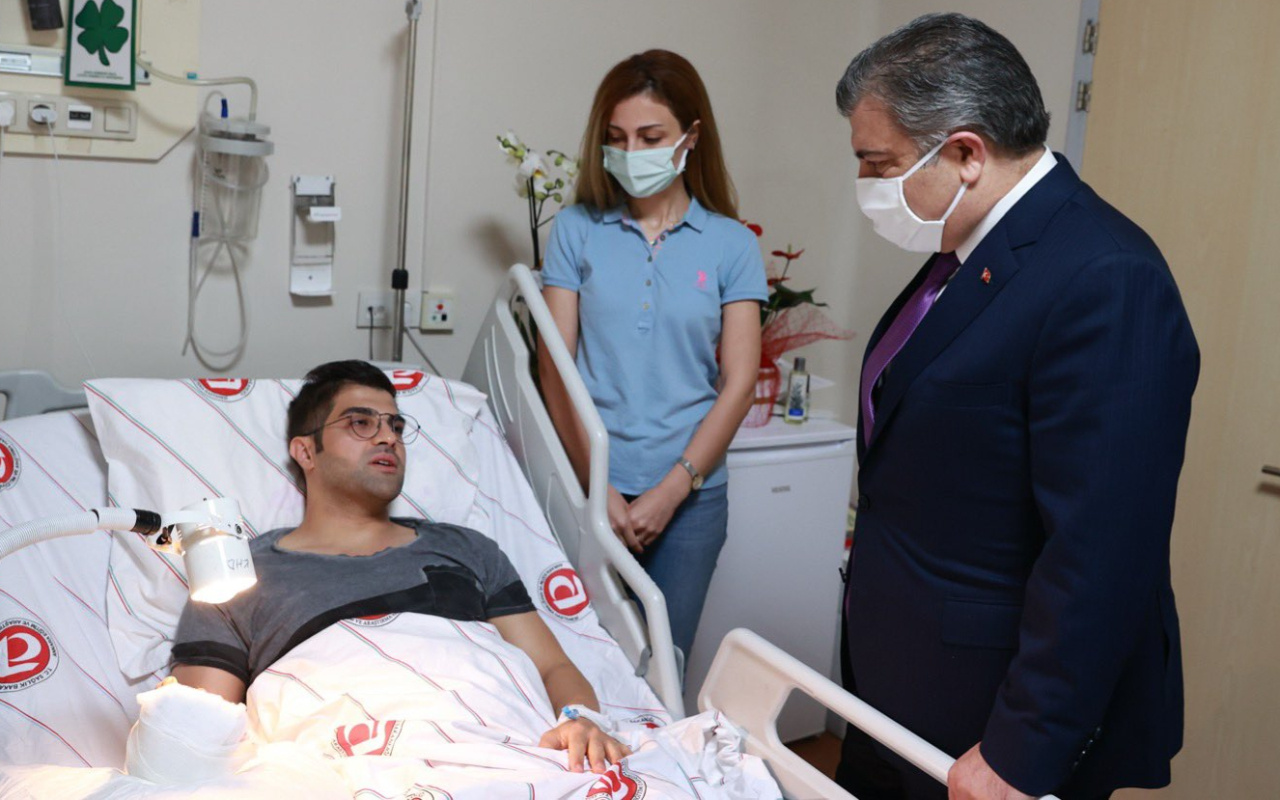 Eli ve belinden bıçaklanmıştı! Sağlık Bakanı Fahrettin Koca ziyaret etti