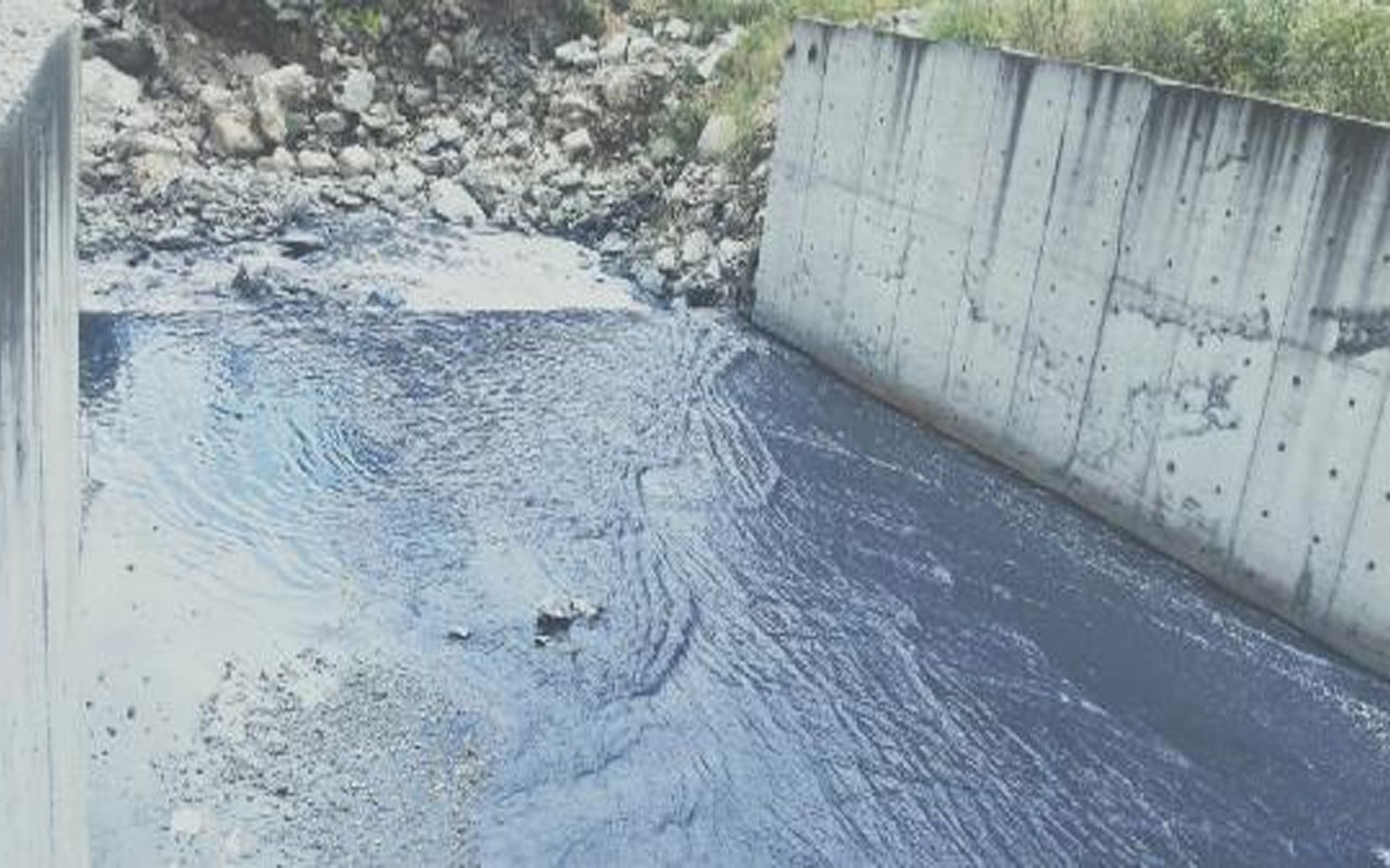 Sorun hala devam ediyor! Esenyurt'ta bulunan yağmur suyu kanalı yine mavi aktı