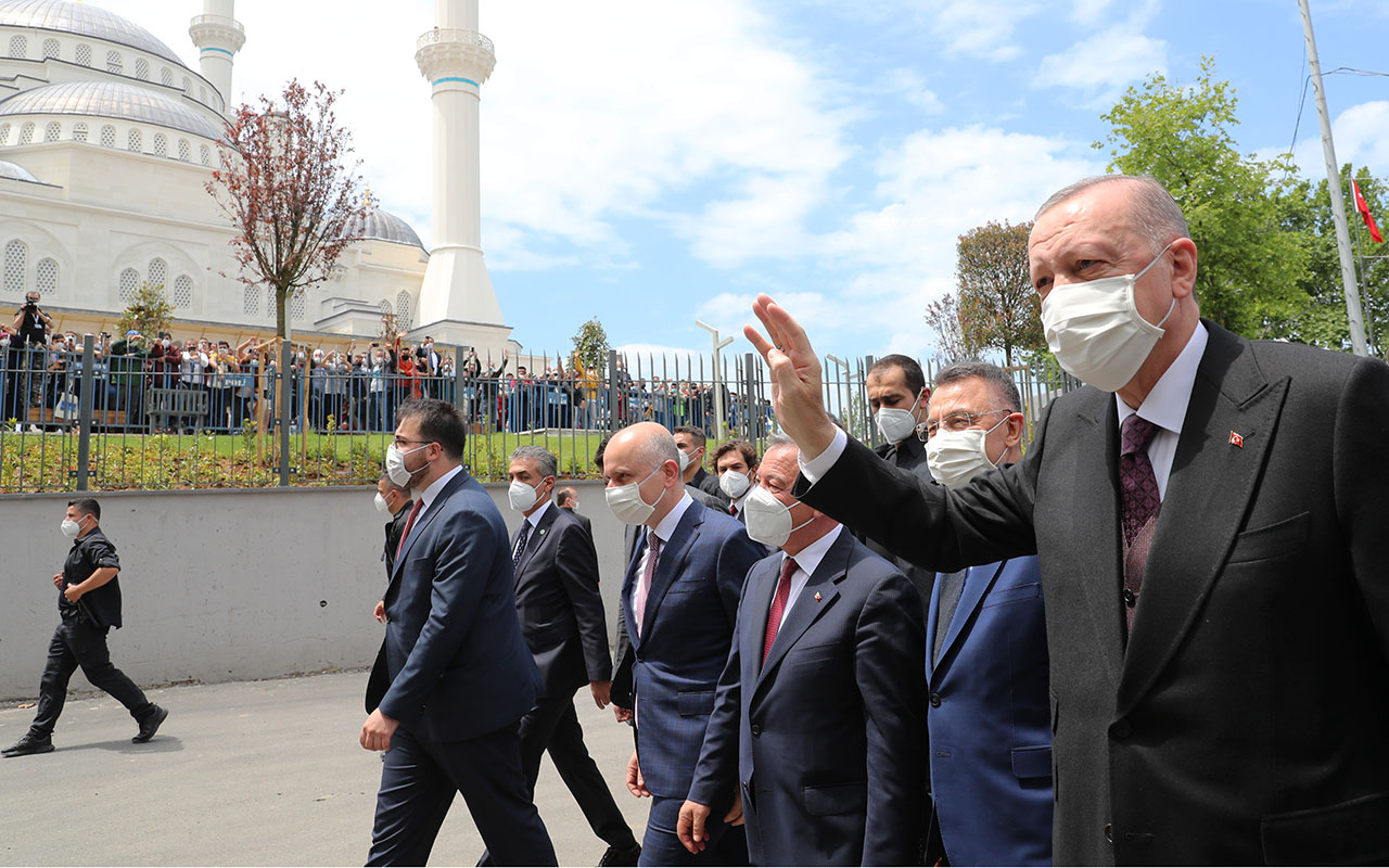 Cumhurbaşkanı Erdoğan'dan flaş açıklamalar! Camilerimizi hedef almaktan çekinmiyorlar
