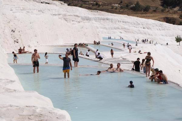 Denizli'de Beyaz Cennet'e turistler akın etti: Bir zorluğu yok, çok güzel bir his