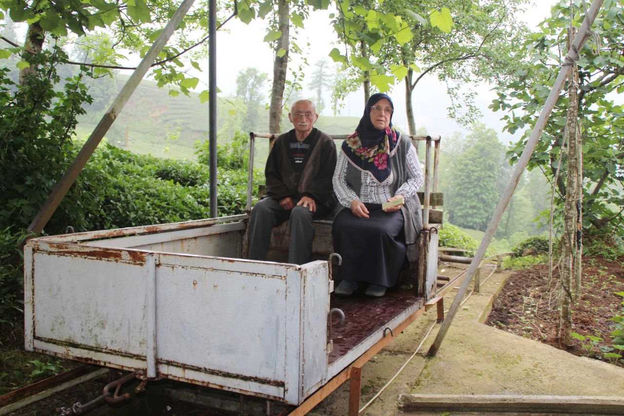 Karadeniz işi füniküler sistemi şaşırttı! Evine ulaşım olmayınca böyle çözdü