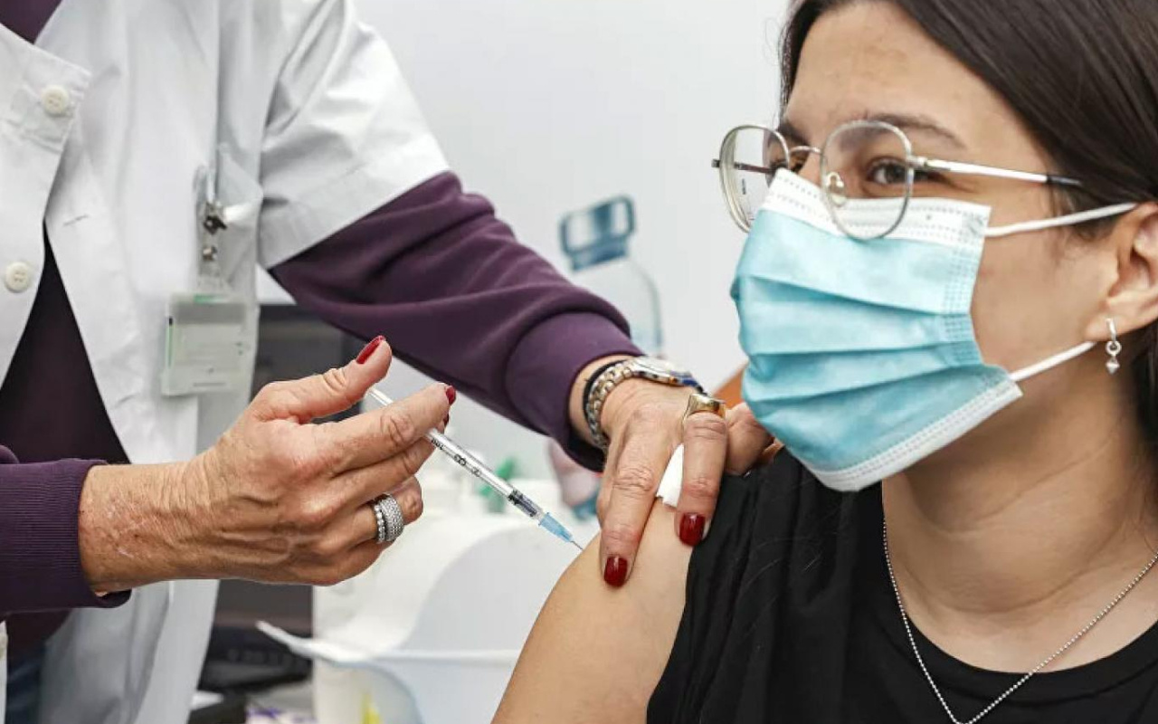 Koronavirüs aşısının üçüncü dozu yerli aşı yapılabilir