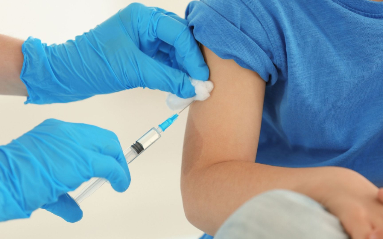 Almanya’da 9 yaşındaki bir çocuğa yönetmeliğe aykırı olarak koronavirüs aşısı uygulandı
