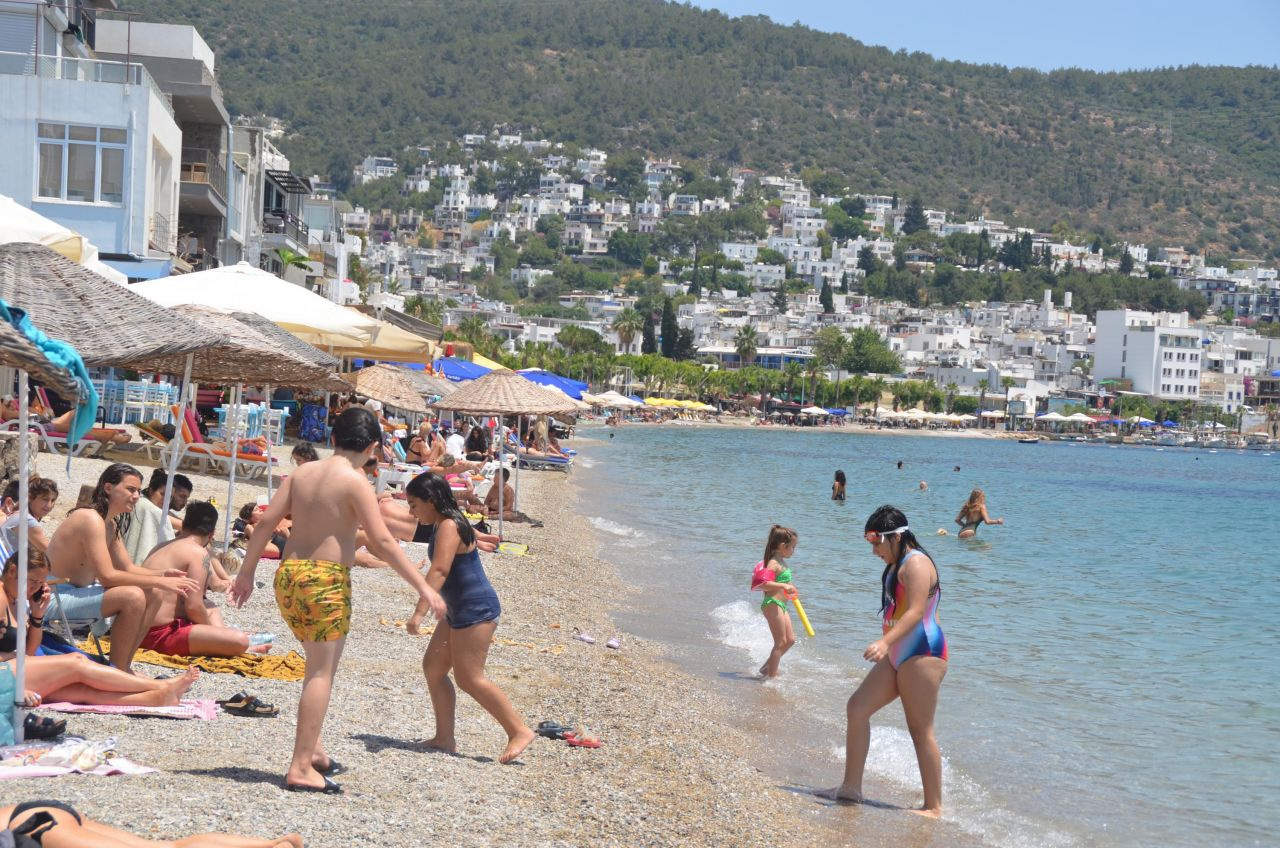 Bodrum sahillerindeki yoğunluk dikkat çekti