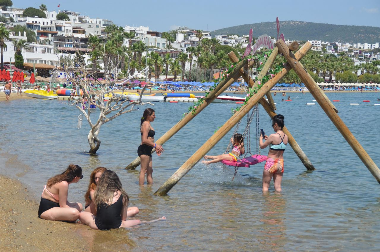 Bodrum sahillerindeki yoğunluk dikkat çekti