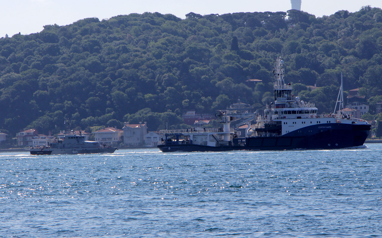 İstanbul Boğazı'nda sıcak saatler! Rus ve Hollanda savaş gemileri boğaz girişinde karşı karşıya geldi