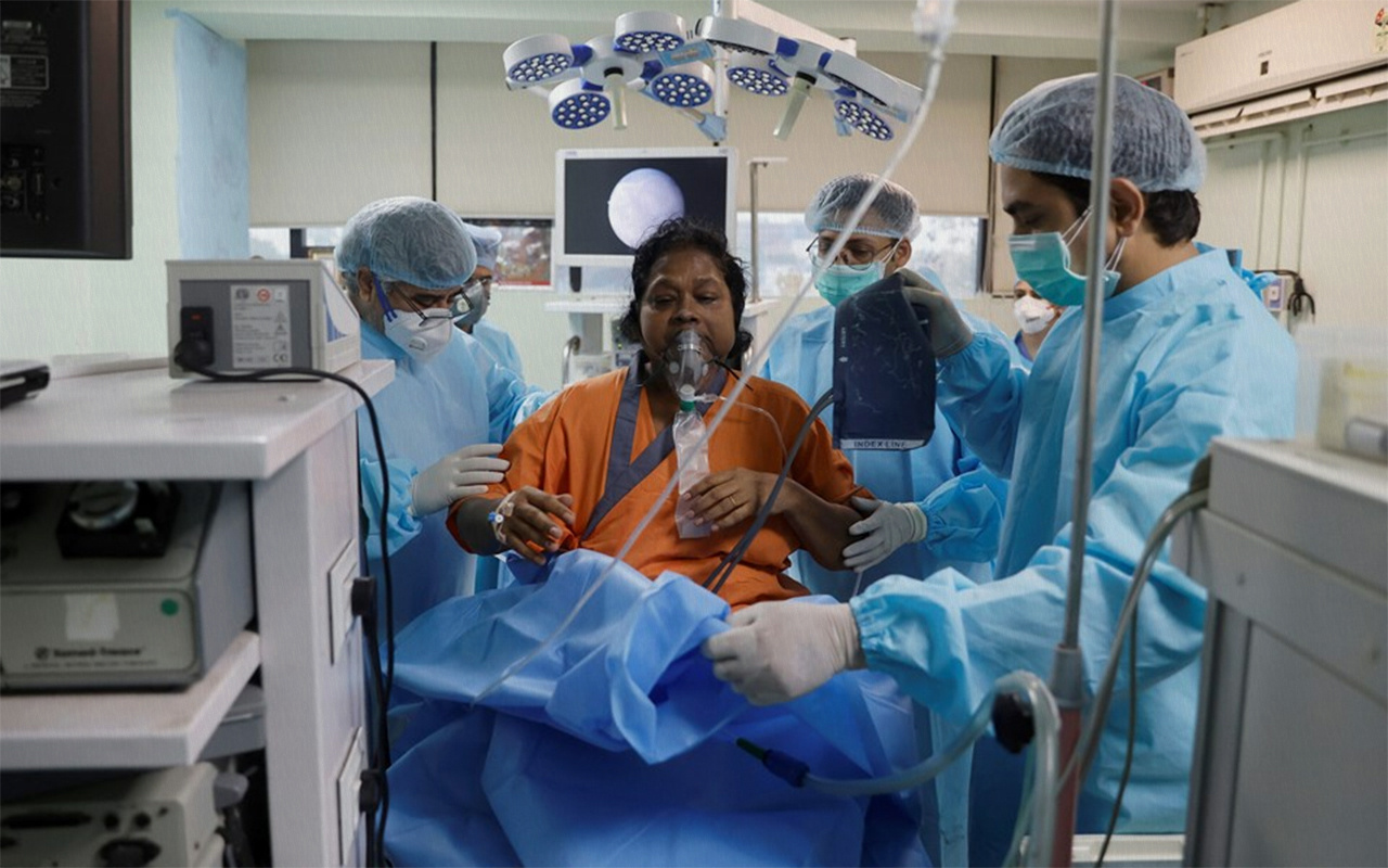 Hindistan'da kara mantar kabusu koronavirüsü unutturdu