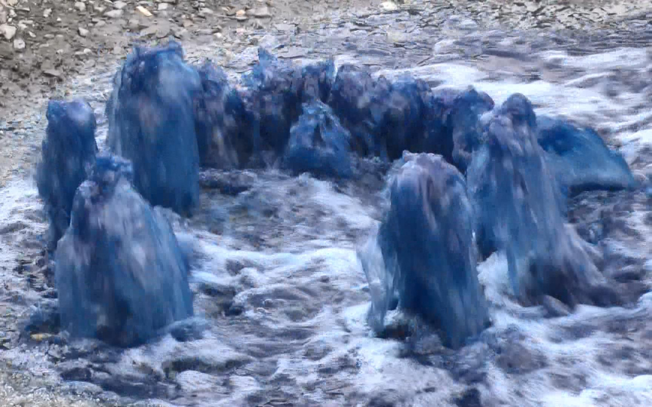 Esenyurt'ta rögarlardan mavi su aktı kimyasal tedirginliği