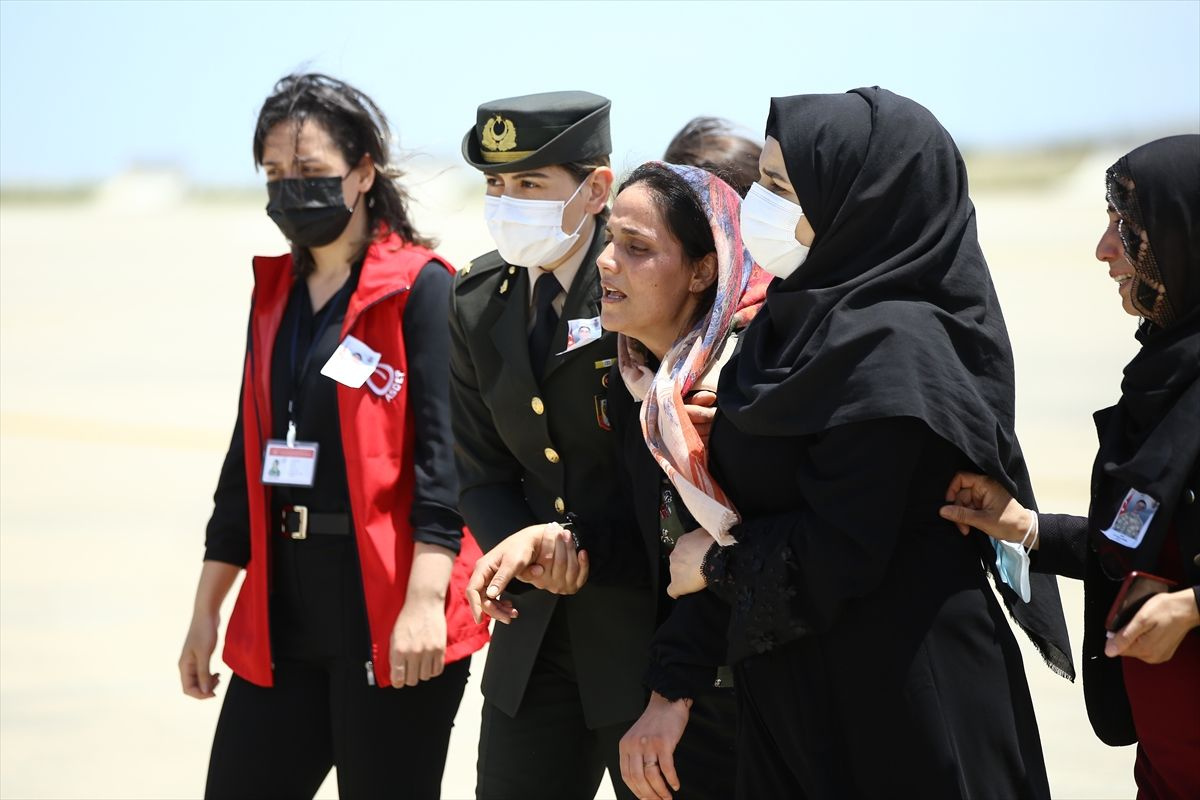 Mardin'de silah kazasıyla Şehit düşen Er Rıdvan Sağdıç, son yolculuğuna uğurlandı