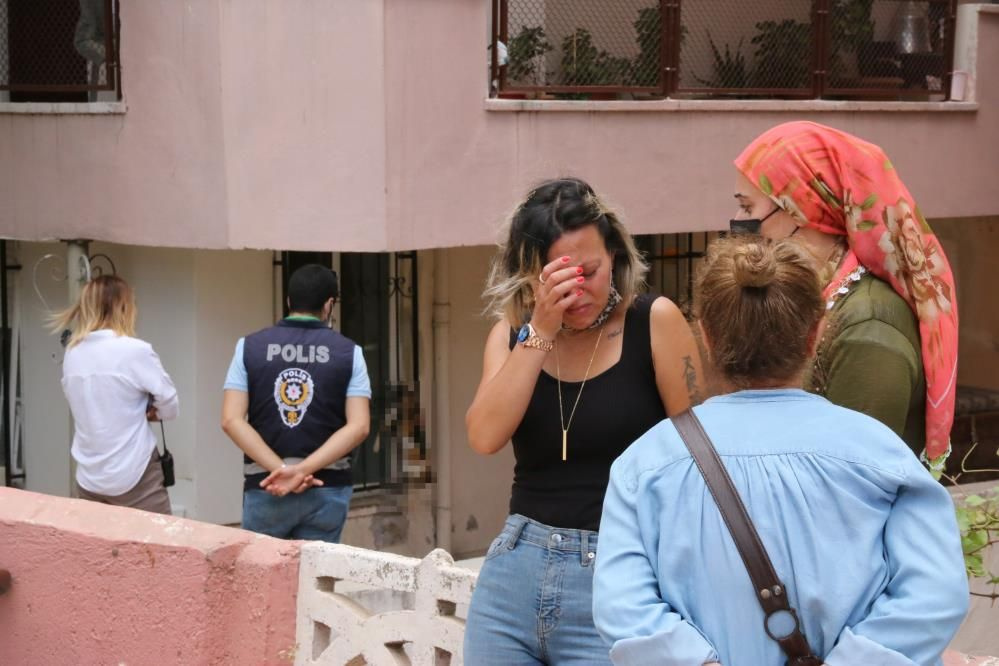 Antalya'da kedileri asılmıştı! Genç kadın üçüncü şoku yaşadı: Kapıya kurşun astılar!