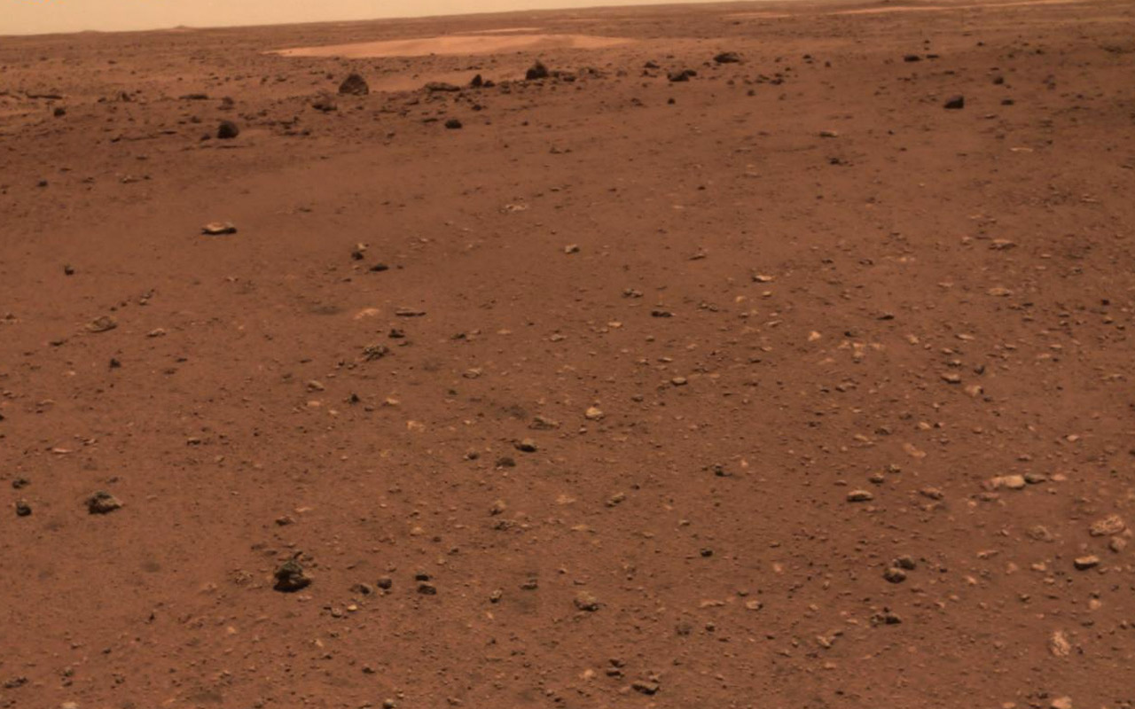 Çin'in keşif aracı Zhurong Mars'tan fotoğraf gönderdi