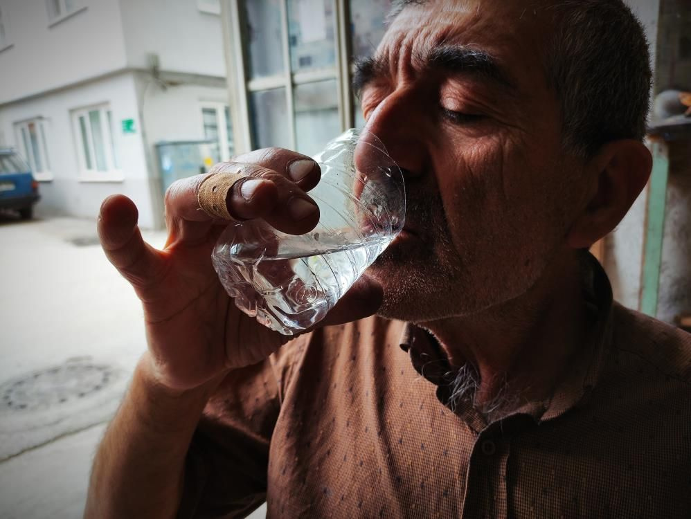 Bursa'da demir suyu içen adama akıl sır ermedi! Koronavirüsten koruyor diyor