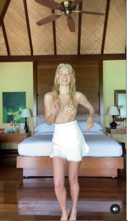 Burcu Esmersoy bikinili video paylaştı sosyal medya yıkıldı!