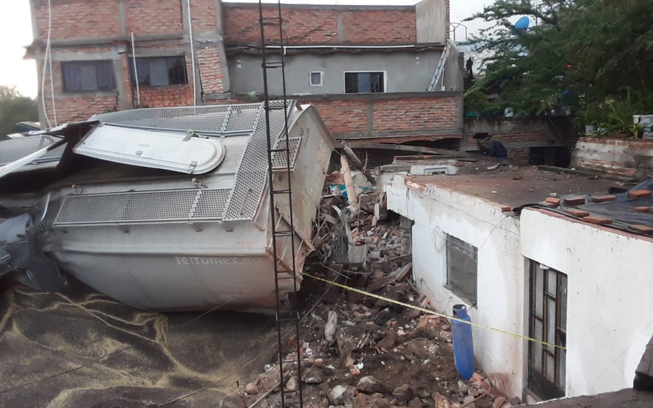 Meksika'da raydan çıkan tren 4 eve zarar verdi 1 ölü 3 yaralı