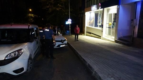 Bursa'da yaşandı! Bankaya camı kırarak giren hırsızlar, 200 lira çalarak kaçtılar