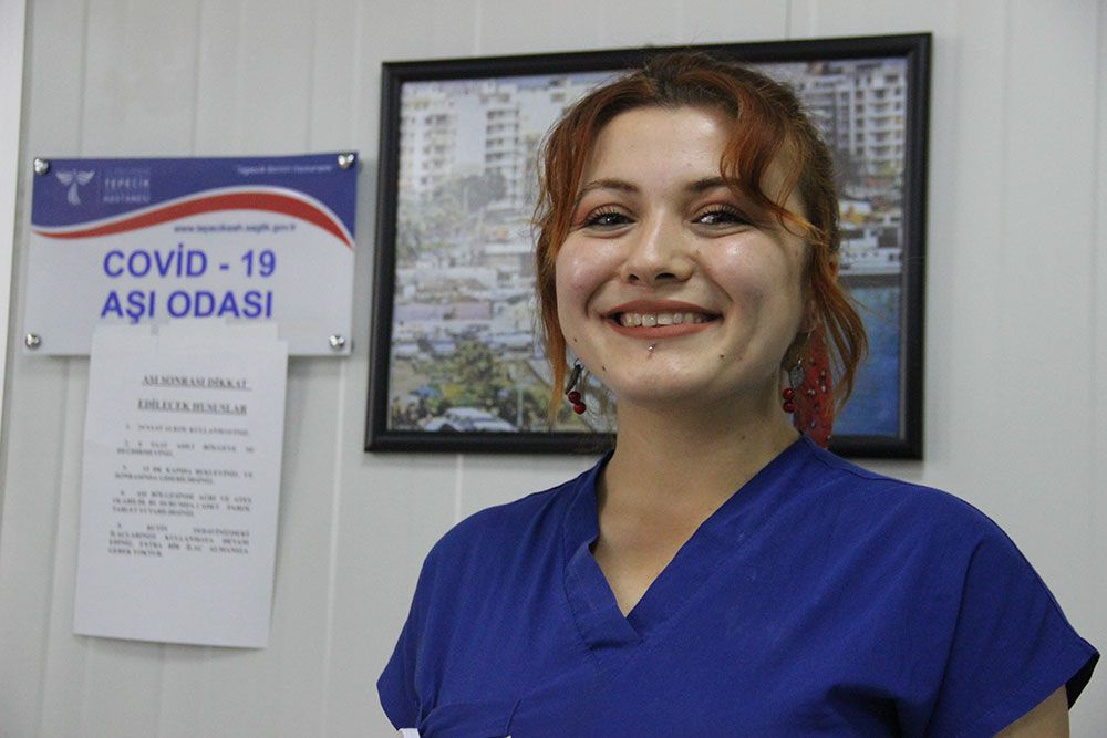 Bu kız 1 günde 224 kişiye aşı yaptı! Bakan Koca'nın teşekkür ettiği Sabira Hemşire konuştu
