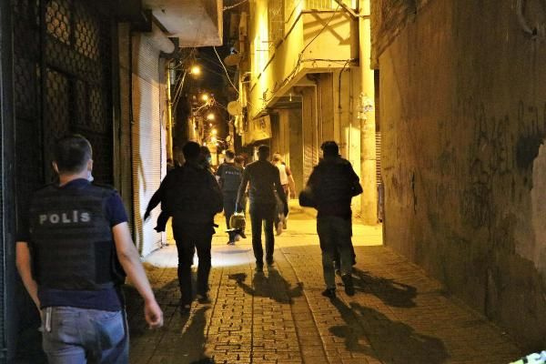 Diyarbakır'da silah sesleri! Restoran kurşunlanıp polise ateş açıldı, balkonda uyuyan kadın vuruldu