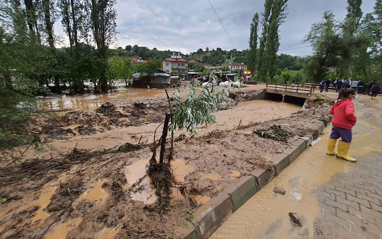 Kütahya'da sel felaketi iki köyde hasara neden oldu