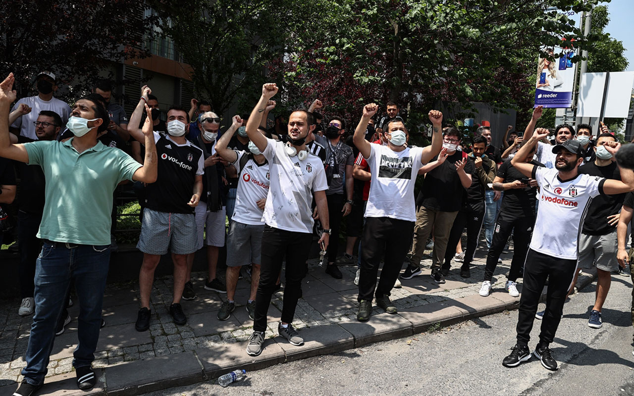 Sergen haberi olay oldu Beşiktaş taraftarları Sergen'in evinin önünde toplandı