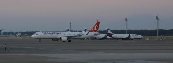 Rusya'dan ilk turist kafilesi Antalya'ya geldi! Gün içinde 44 uçakla 12 bin Rus turist gelecek