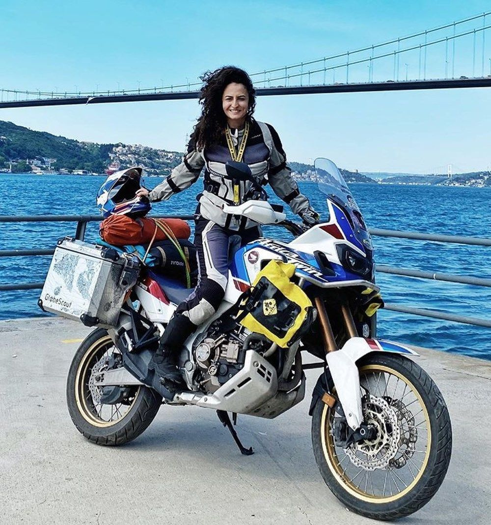Motosikletiyle 3 kıtada 25 ülke gezdi Türk gezgin Asil Özbay Afrika yolcusu