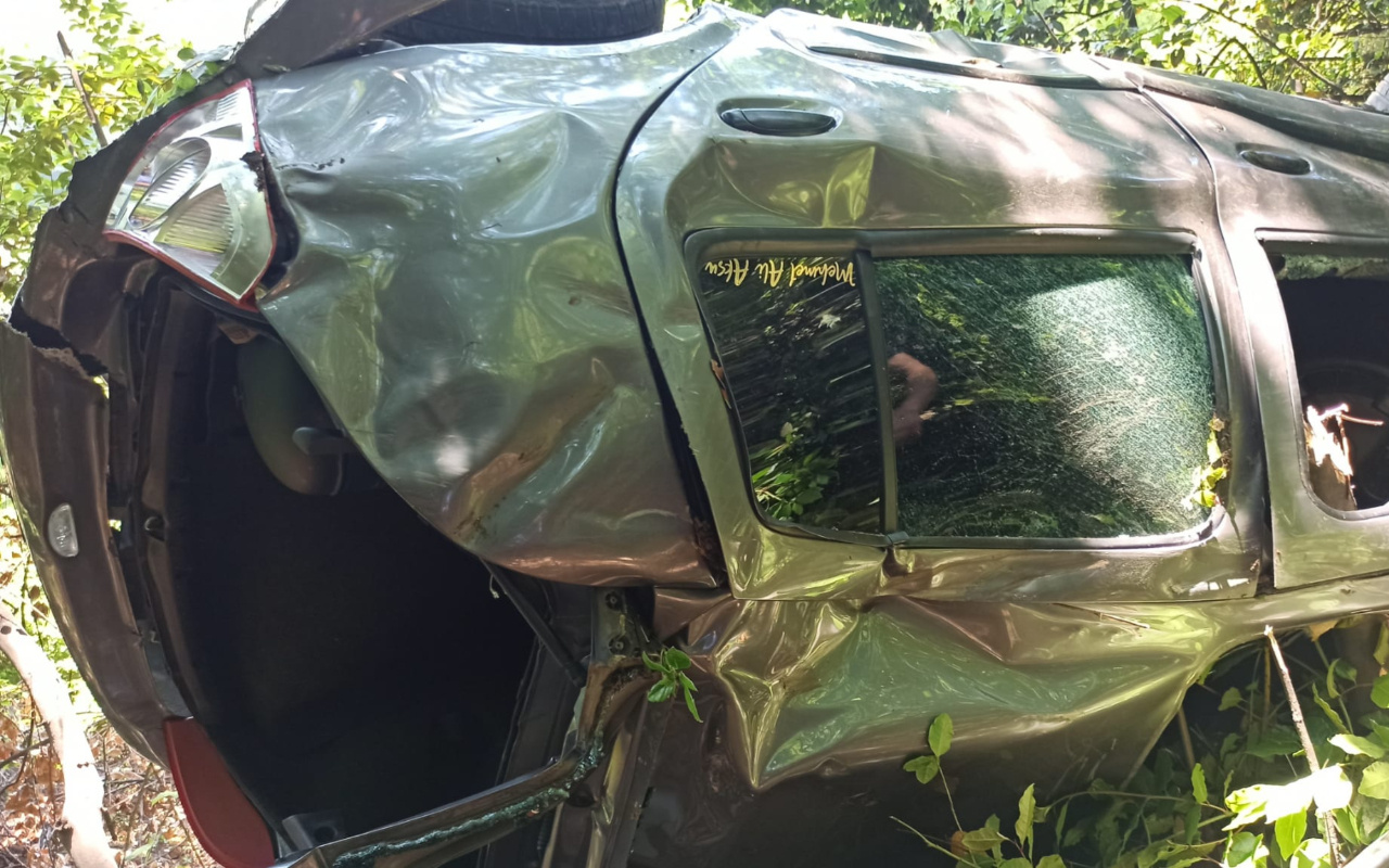 Zonguldak'ta 20 metreden ormanlık alana uçtu! Feci kazada araç hurdaya döndü