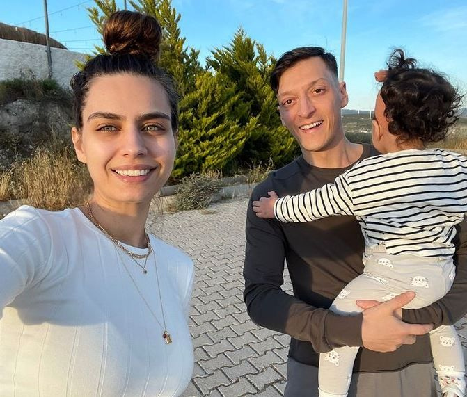 Mesut Özil kayınvalidesi Gülter Gülşe'ye Acarkent'te milyonluk ev aldı!