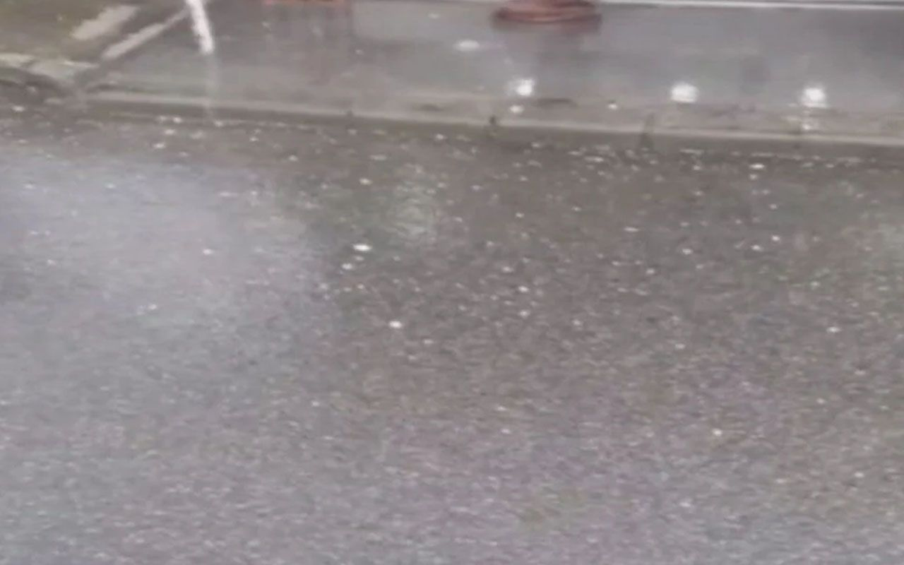Silivri'de dolu yağışı! Ceviz büyüklüğünde yağdı benzin istasyonlarına sığındılar