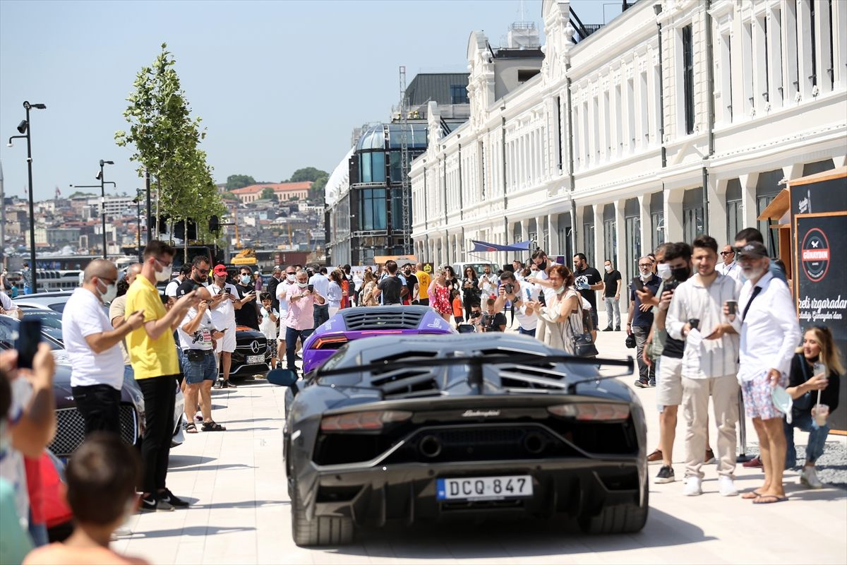 Süper otomobiller İstanbul'dan yola çıktı